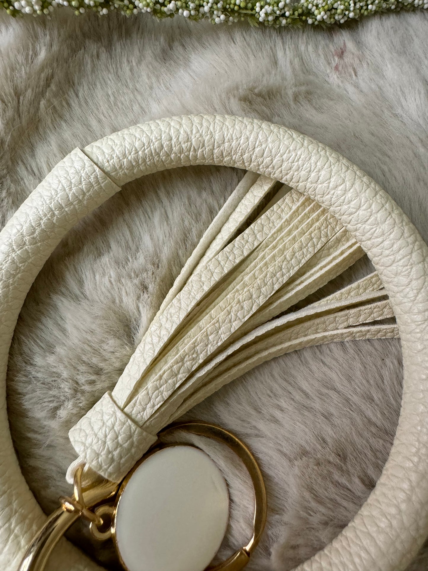 Schlüssel Armreif Creme
