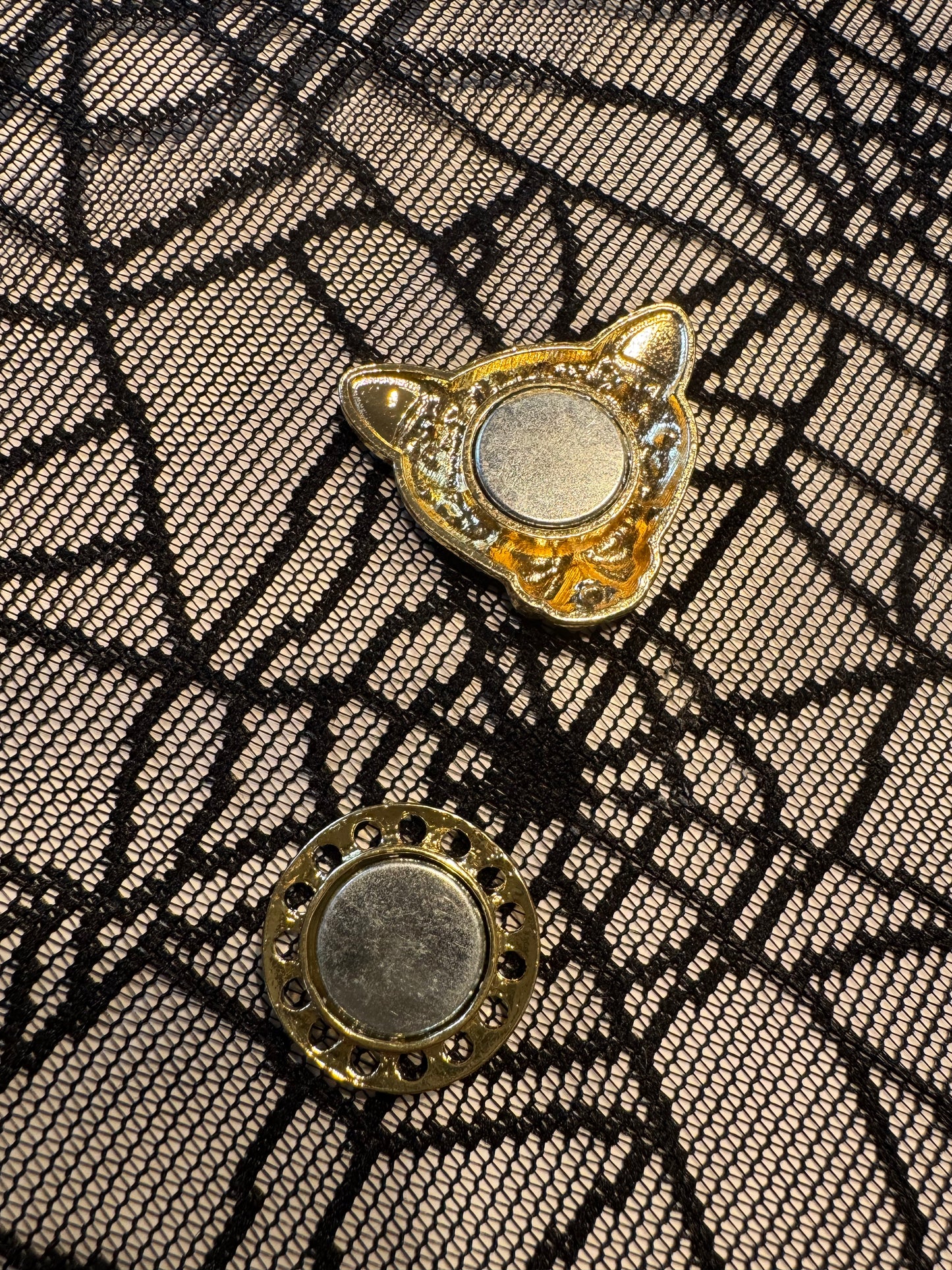Magnet Brosche Skull Gold