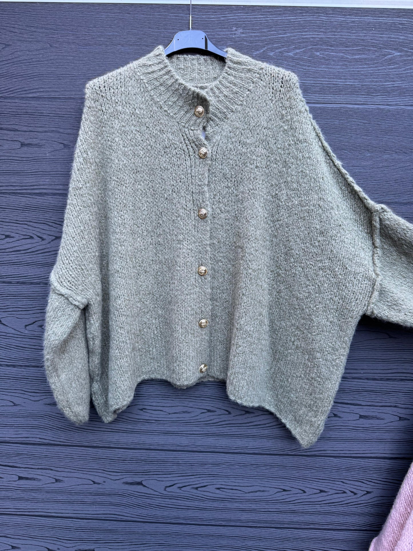 Oversized Strickjacke mit Goldknöpfen Blau
