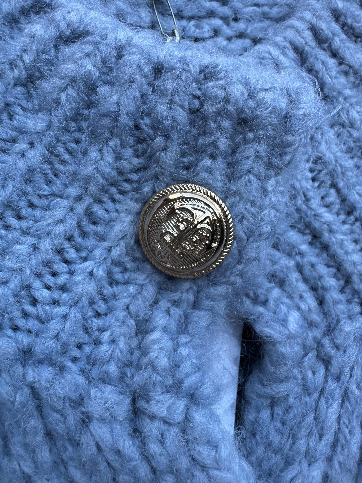 Oversized Strickjacke mit Goldknöpfen Blau