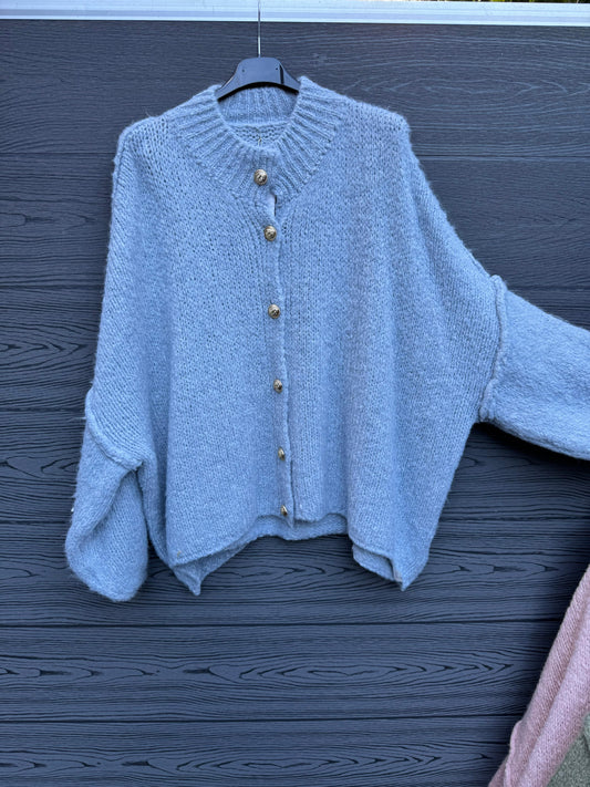 Oversized Strickjacke mit Goldknöpfen Blau
