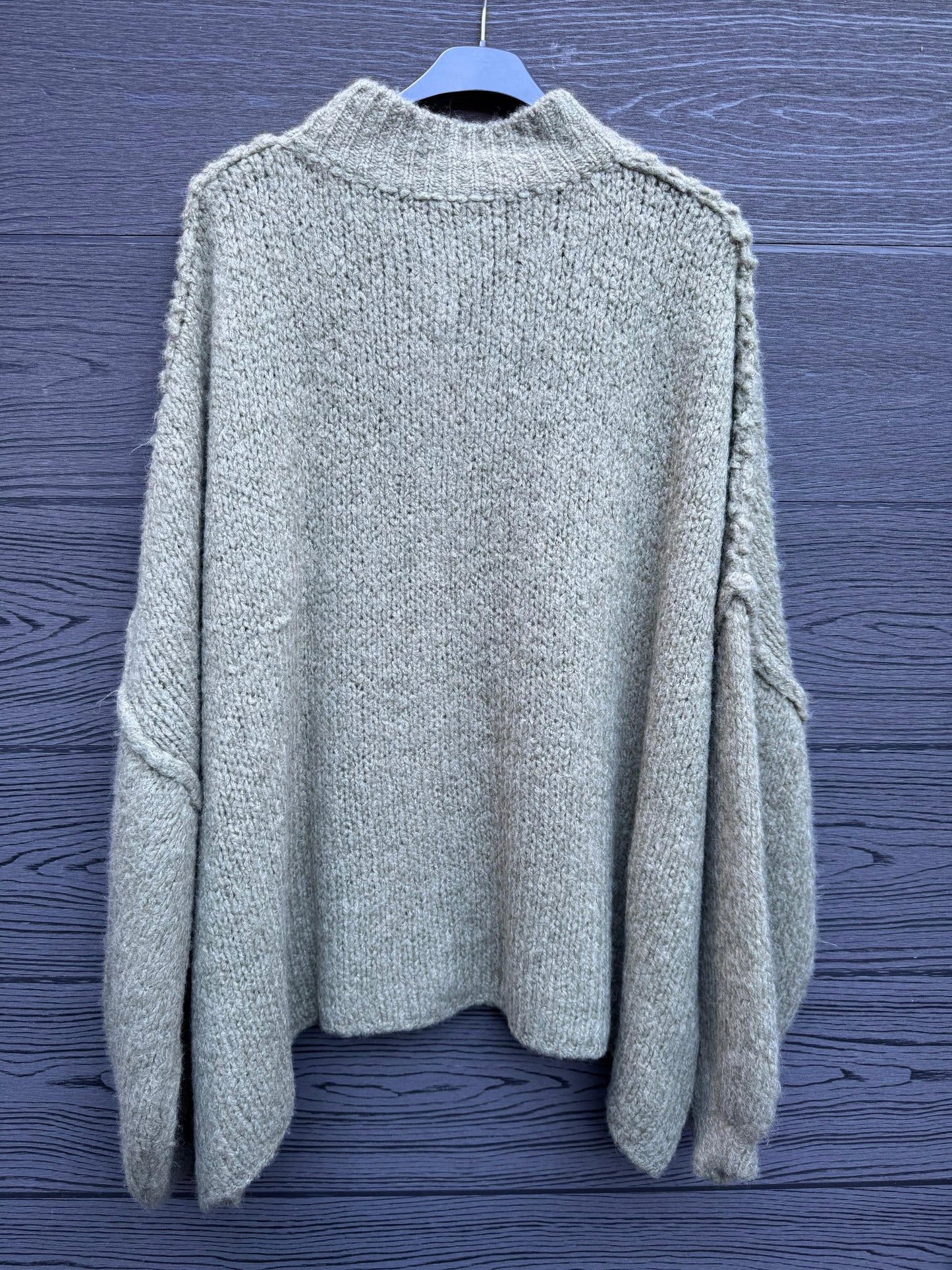 Oversized Strickjacke mit Goldknöpfen Blau